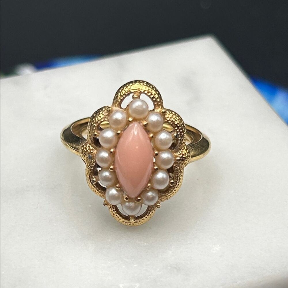 Avon Serena gold-tone ring marquise faux coral stone faux pearls #K44 size 4.5-6 - Picture 1 of 8